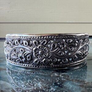 DS 925 Thailand Signed Solid Sterling Silver Etched Floral Cuff Bracelet